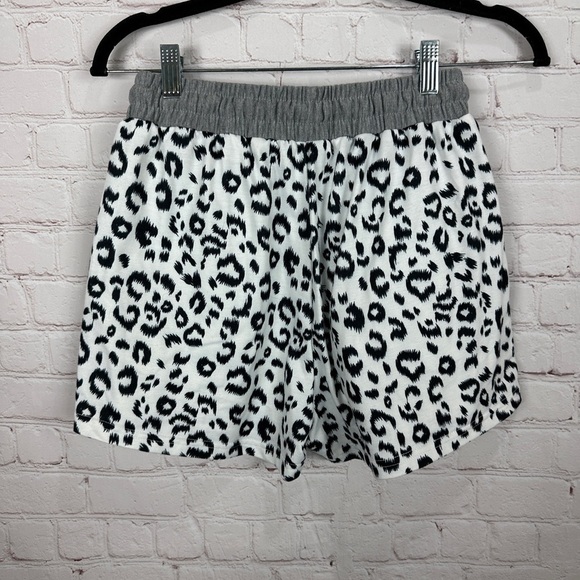 Lounge Comfort Pull On Elastic Waist Shorts‎ Boyfriend Shorts Sz S Leopard Print - Picture 2 of 3